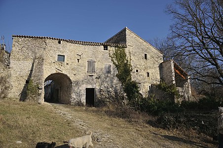 Maison dans le hameau du Colombier.