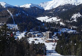 Vue de Super Lioran avec le Font d'Alagnon en arrière-plan.