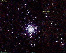 NGC 7006 dans le domaine de l'infrarouge par le relevé 2MASS.