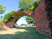 Vestiges du vieux pont roman.