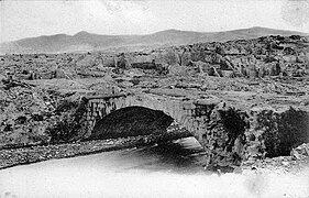 Le pont Roche en 1902, qui a résisté à l'éruption.