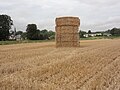 Paysage de récolte avec vue sur le village.