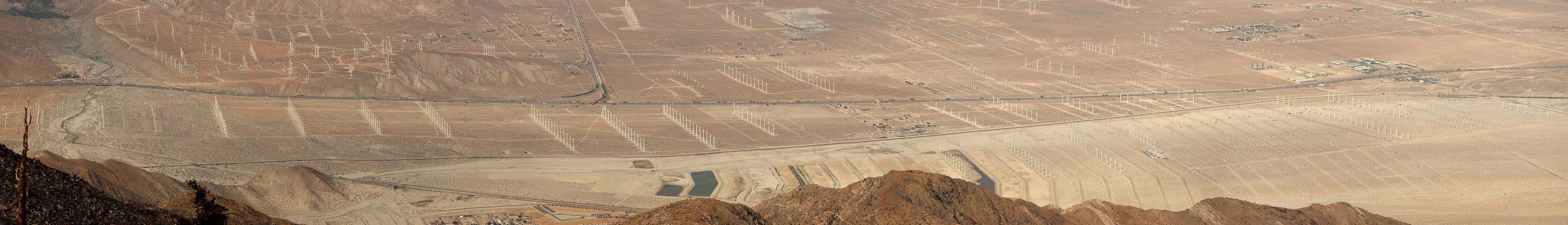 San Gorgonio Pass wind farm, by Mfield