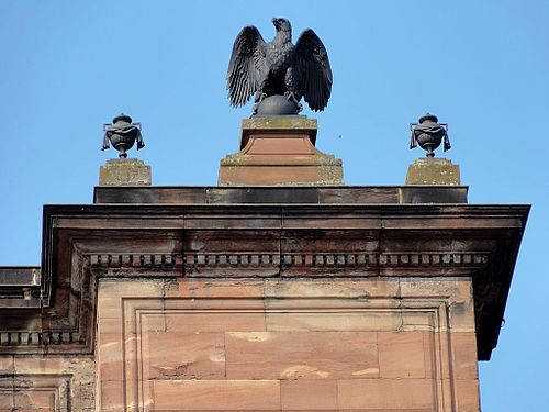 An imperial eagle on top of the palace roofs