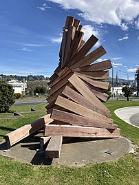 The sculpture Toroa (1989) by Peter Nicholls in Dunedin, New Zealand shows the influence of constructivism.