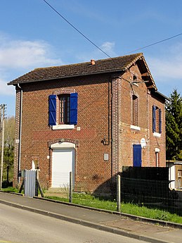 Ancienne maison de garde-barrière.