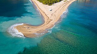 Zlatni rat beach turned west