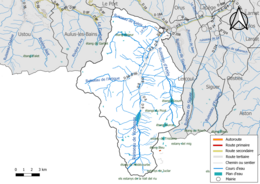 Carte en couleur présentant le réseau hydrographique de la commune