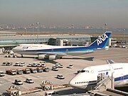 兩架波音747-400D於東京國際機場