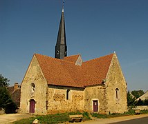 L'église d'Aulaines, aux couleurs typiques.