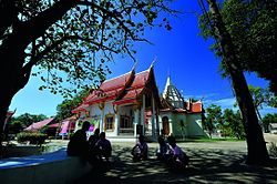 Wat Pak Khlong Makham Thao in tambon Makham Thao