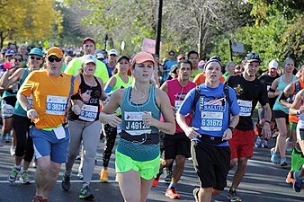 Como corrida de massa, milhares de corredores de todas as idades e sexo participam da prova todos os anos.