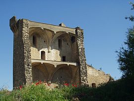 Castle ruin in Châteauneuf-du-Pape