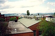 Vue générale de la toiture de la fonderie et du bâtiment administratif ajouté dans les années ultérieurement.