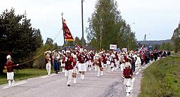 Skolans musikkår spelar 17 maj.