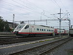 Pendolino-tåg vid stationens östra spår.