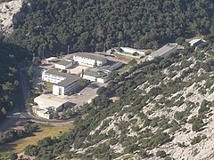 La base militaire de Son Torrella au sud de la montagne.