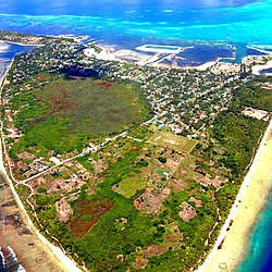 Hulhumeedhoo Aerial view with Hulhudhoo on the left (south) and Meedhoo on the right (north).