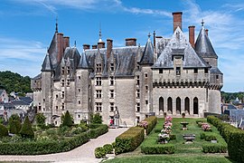 Château de Langeais, cour intérieure.