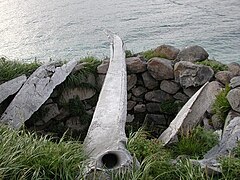 Structure pour conserver la viande, site de Naukan (2001).