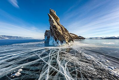 Ogoj-eiland in winter, Baikalmeer, Nasionale Park Pribajkalski, Rusland.