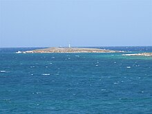 Photo couleurs : un petit îlot sur la mer.