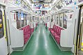 更新後の白色基調の車内（02-316）