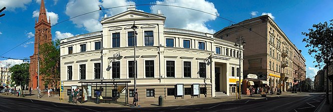 Panorama. Pomeranian Arts House (center), Emil Bernhardt tenement (right)