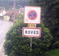 Panneau à l'entrée de la localité, sur la route d'Amiens.