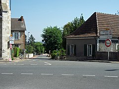 La route départementale 142 vers Marcenat