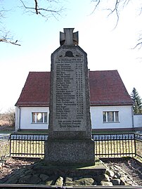 Krieger­denkmal für die Ge­fall­enen des Ers­ten Welt­kriegs (1914–1918) auf der Dor­faue