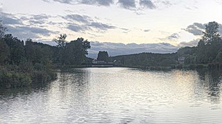 L’Ourthe dans le lac de Cherapont à Gouvy.