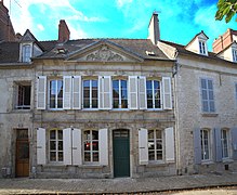 Maison dite des Quatre Saisons, XIVe siècle et 1758, 15 place Gambetta.