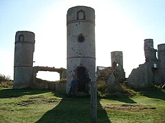 Ruines du manoir, face à la mer.