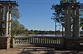 Le square Roosevelt et la balustrade au bord du río Uruguay.