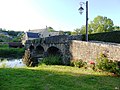 Pont médiéval, lavoir et gué.