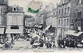 La rue Neulliac un jour de marché vers 1910 (carte postale Le Cunf).