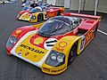 Les Porsche 962C classées 2e (premier plan) et 6e (second), lors des 24 Heures du Mans 1988.