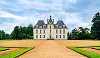 Le château de Moulinsart (vision d'artiste) et son modèle de Cheverny.