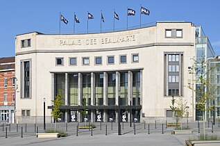 Le Palais des beaux-arts sur la place du Manège, par l'architecte Joseph André (rénovée en 2023).