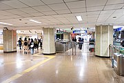 Line 2 east concourse