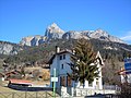 Vue de l'aiguille de Varan depuis le hameau de Bay.