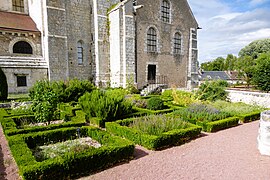 Le jardin médiéval de la façade sud.