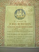 Placa a la memoria del pastor John Robinson, cerca de donde está enterrado.