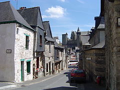 Faubourg du Rachapt et Château de Vitré au fond