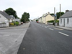 The R325 road passes through Loughglinn