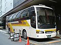 西日本鉄道 社番3270/福岡22か 5960（三菱ふそうKC-MS822P） 1997年式。ムーンライトカラーで導入された最後の車両で、塗装は左画像の車両と同じであるが愛称名表記は省略されている。写真ははかた号で使用中のもの。