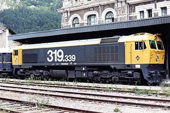 La 319-339 en gare de Canfranc, côté espagnol (juillet 1998).