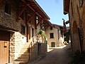 Maisons anciennes dans le bas de Roissiat.