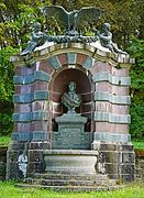 Monument dédié à Léonel de Moustier.